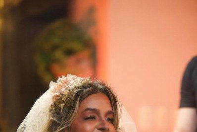 Kerline Cardoso estreia como atriz em clipe de Zé Vaqueiro