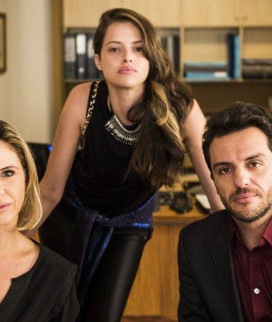 Giovanna (Agatha Moreira), Pia (Guilhermina Guinle) e Alex (Rodrigo Lombardi) de ''Verdades Secretas' - João Miguel Júnior/Globo