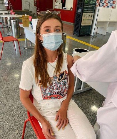 Duda Reis comemora após ser vacinada contra a covid-19 - Reprodução/Instagram