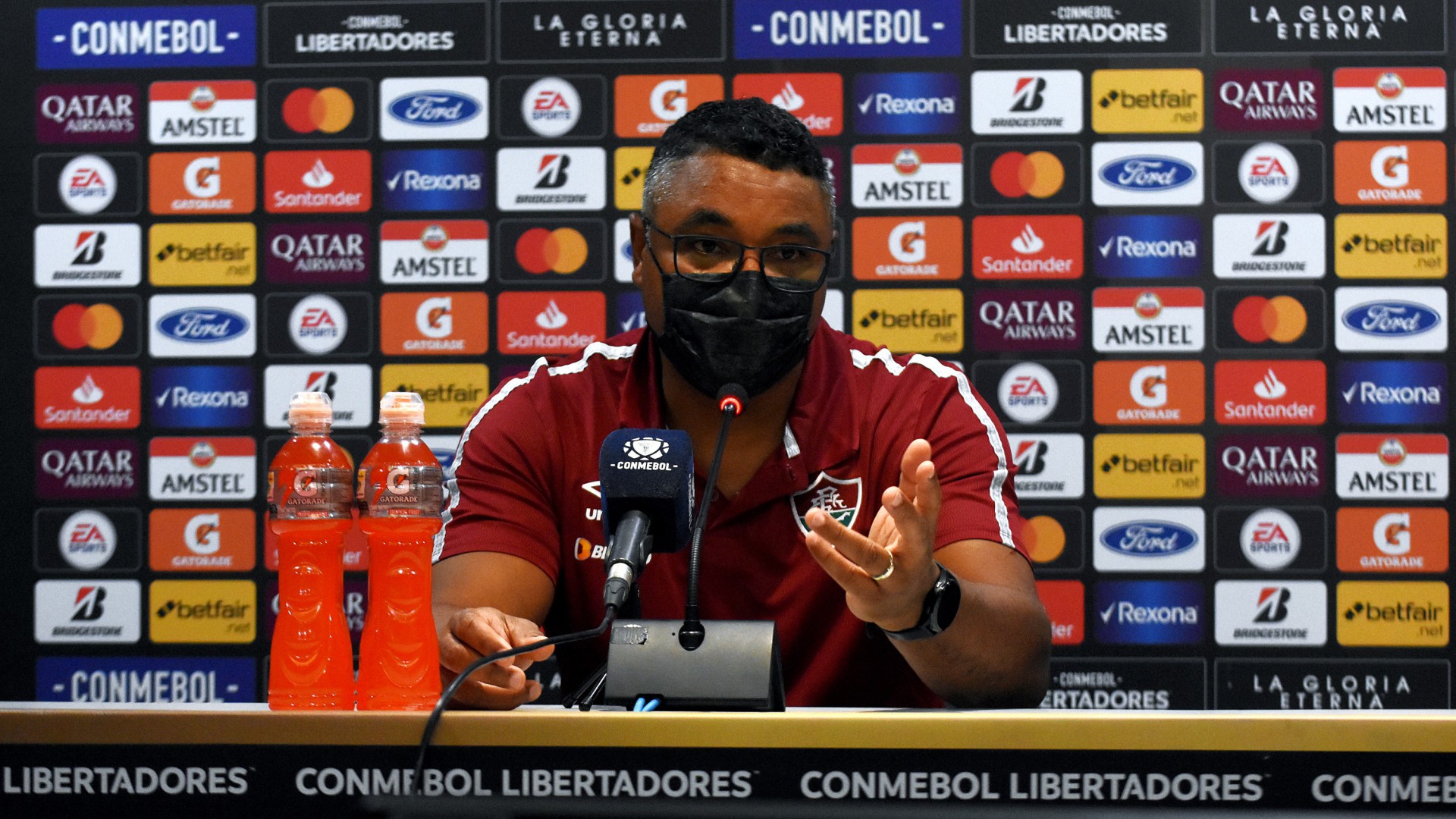 Ap&oacute;s elimina&ccedil;&atilde;o na Libertadores, Roger Machado diz n&atilde;o se preocupar com 'press&otilde;es externas'