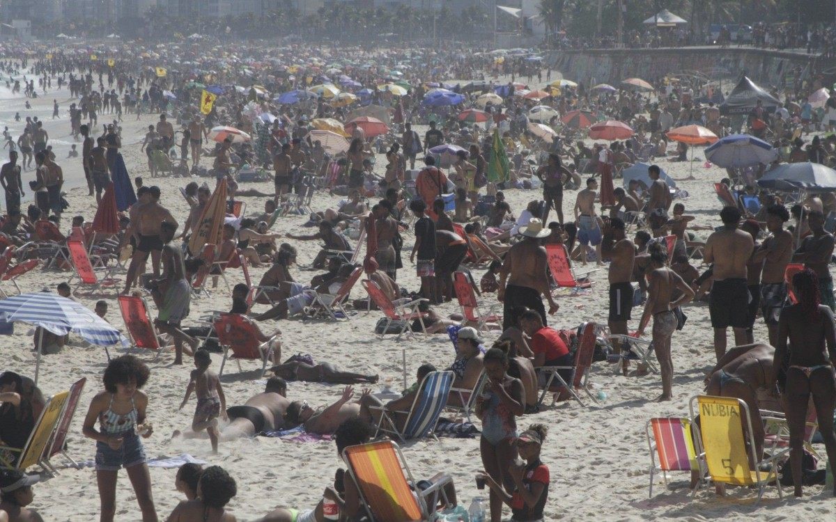 S&aacute;bado de sol Praia Arpoador e Ipanema no Rio de Janeiro, neste s&aacute;bado (21).
