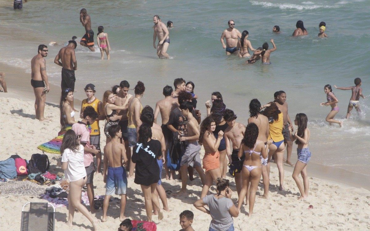 S&aacute;bado de sol Praia Arpoador e Ipanema no Rio de Janeiro, neste s&aacute;bado (21).