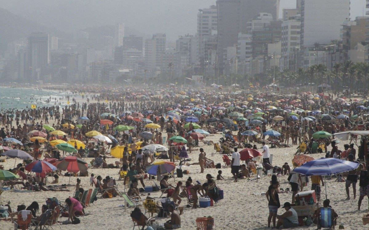 S&aacute;bado de sol Praia Arpoador e Ipanema no Rio de Janeiro, neste s&aacute;bado (21).