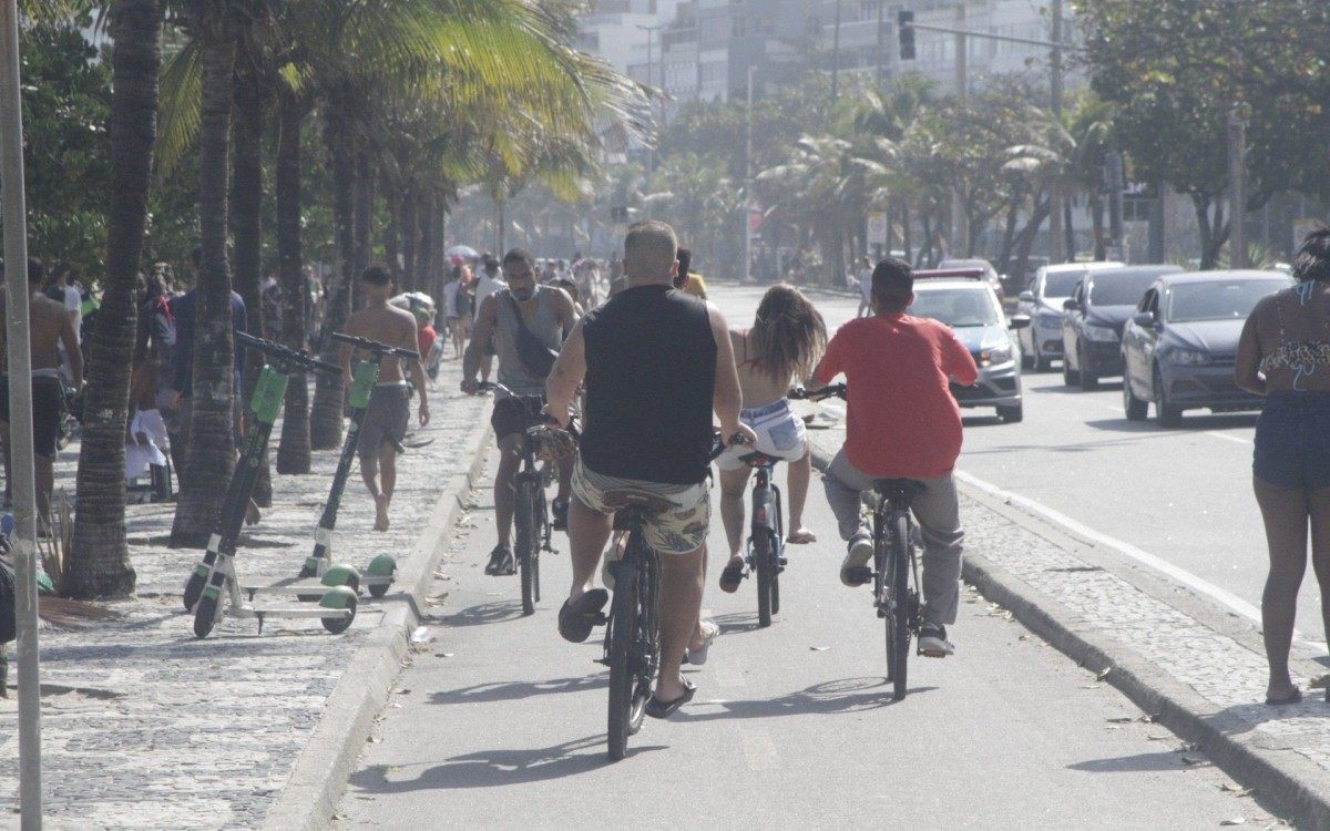 S&aacute;bado de sol Praia Arpoador e Ipanema no Rio de Janeiro, neste s&aacute;bado (21).