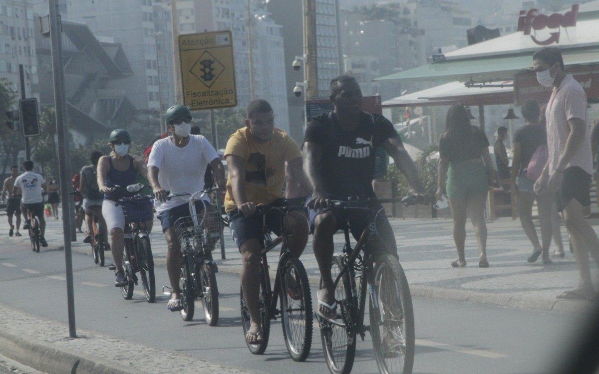 S&aacute;bado de sol Praia Arpoador e Ipanema no Rio de Janeiro, neste s&aacute;bado (21).