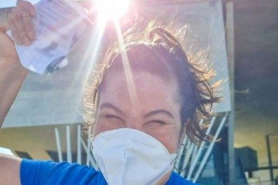 Mariana Xavier recebe a segunda dose da vacina contra o coronavírus e homenageia Paulo Gustavo