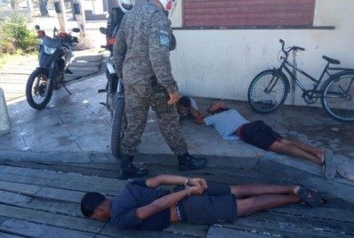 Três são detidos com drogas em quiosques na orla de Costa Azul, em Rio das Ostras
