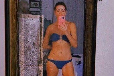 Mônica Martelli posa de biquíni e recebe elogios dos seguidores