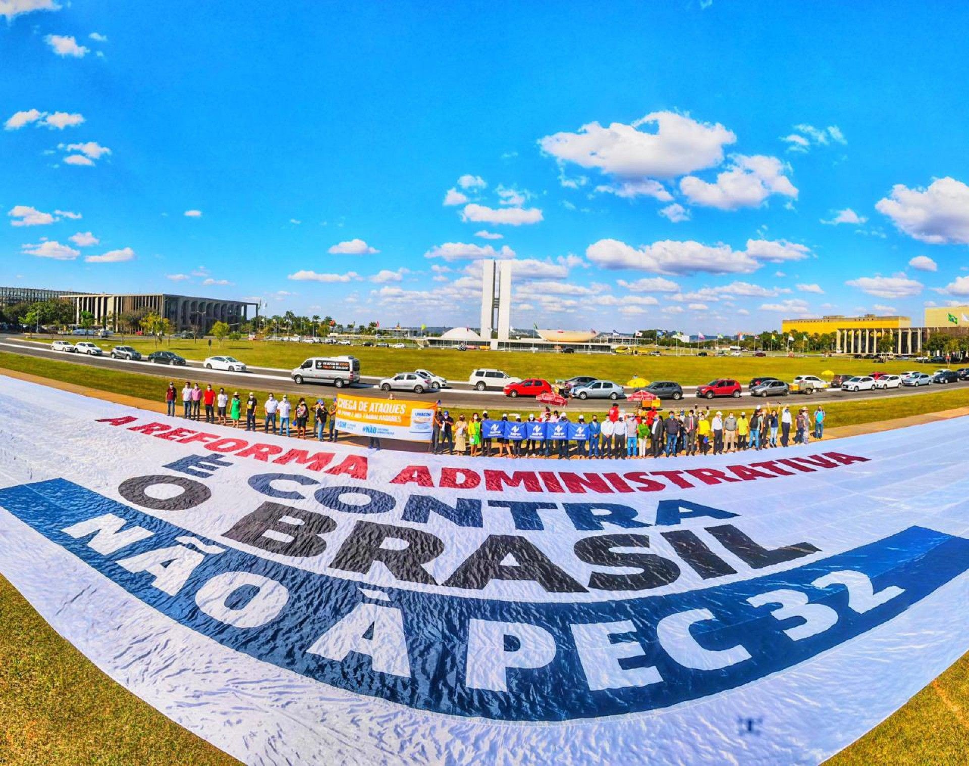 Servidores cogitam greve por tempo indeterminado se estabilidade for extinta