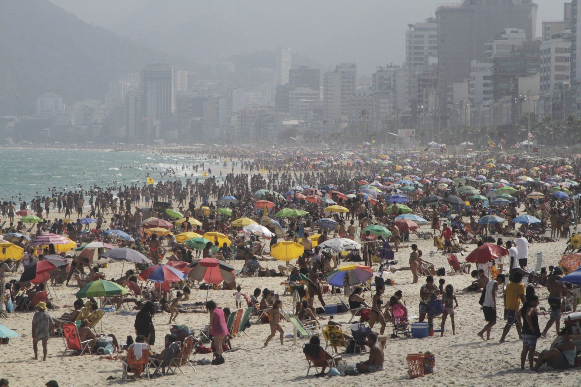 Sábado de sol Praia Arpoador e Ipanema no Rio de Janeiro, neste sabado (21). - Marcos Porto/Agencia O Dia