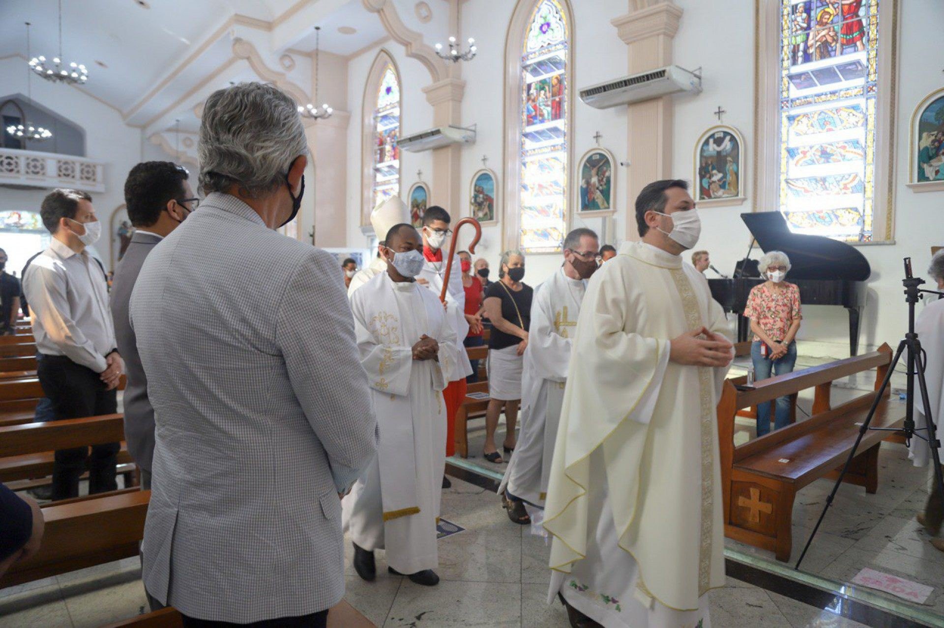 A missa na Paróquia São João Batista, que fica no Centro da cidade, foi conduzida pelo Bispo Dom Tarcísio - BETO FRANZEN 