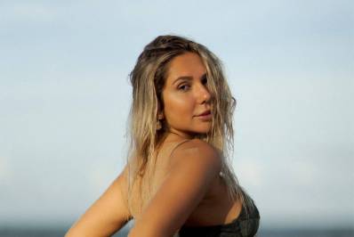 Carol Portaluppi vive na praia