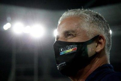 Auxiliar do Botafogo fala sobre susto em vitória sobre o Vila Nova: 'Equipe sentiu o gol'