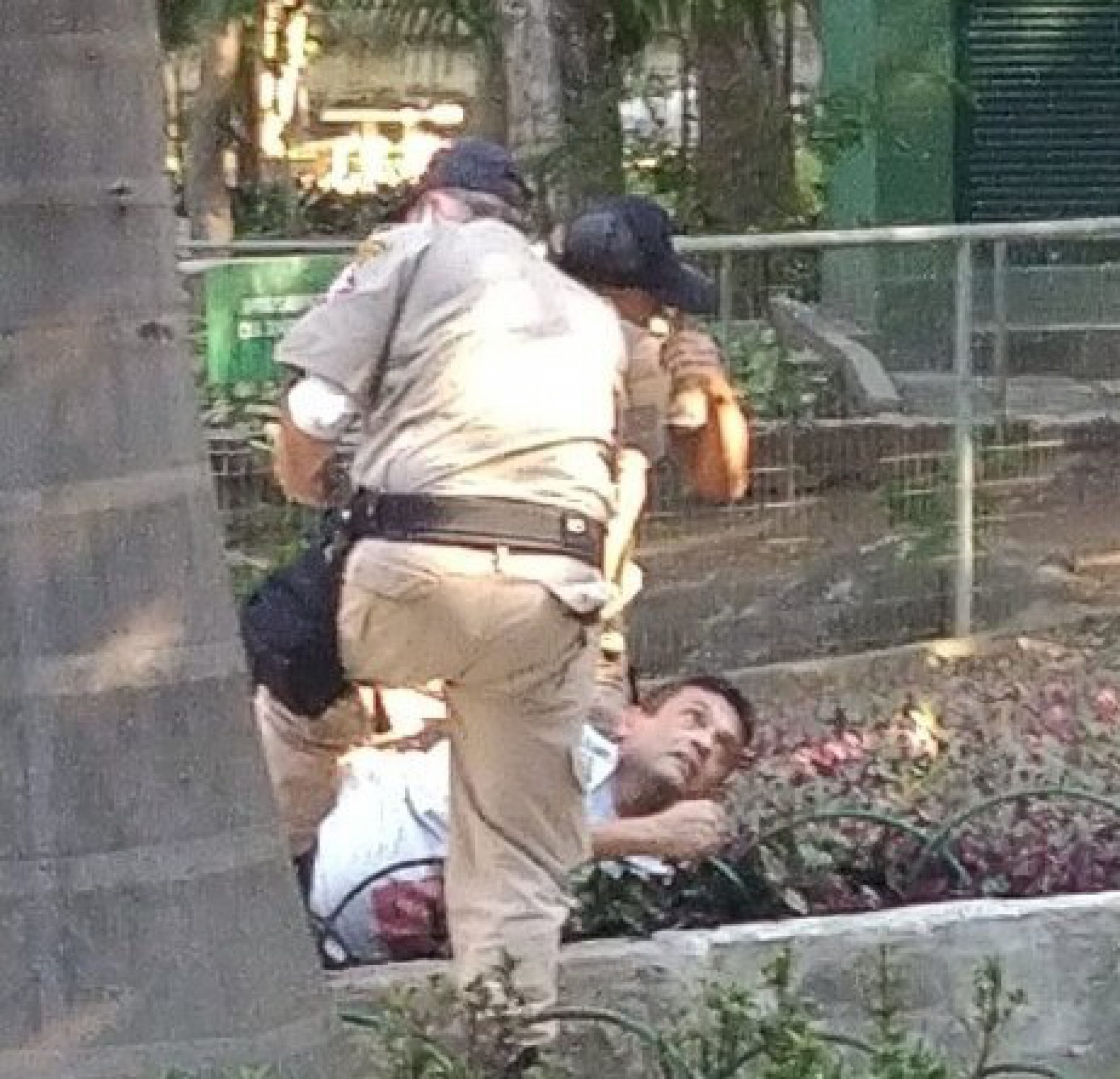 Homem &eacute; detido ap&oacute;s agredir e xingar enfermeiras por falta de vacina em Niter&oacute;i