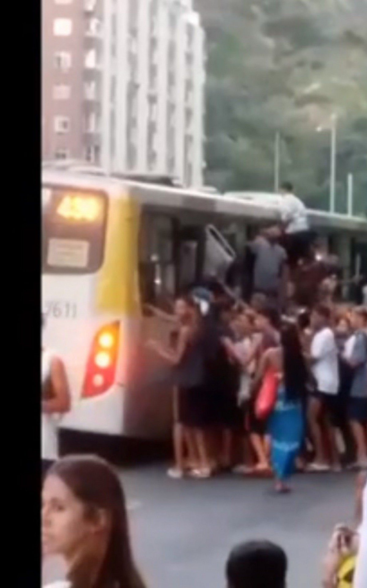 Domingo de sol e muita confus&atilde;o na volta da praia na Zona Sul do Rio de Janeiro
