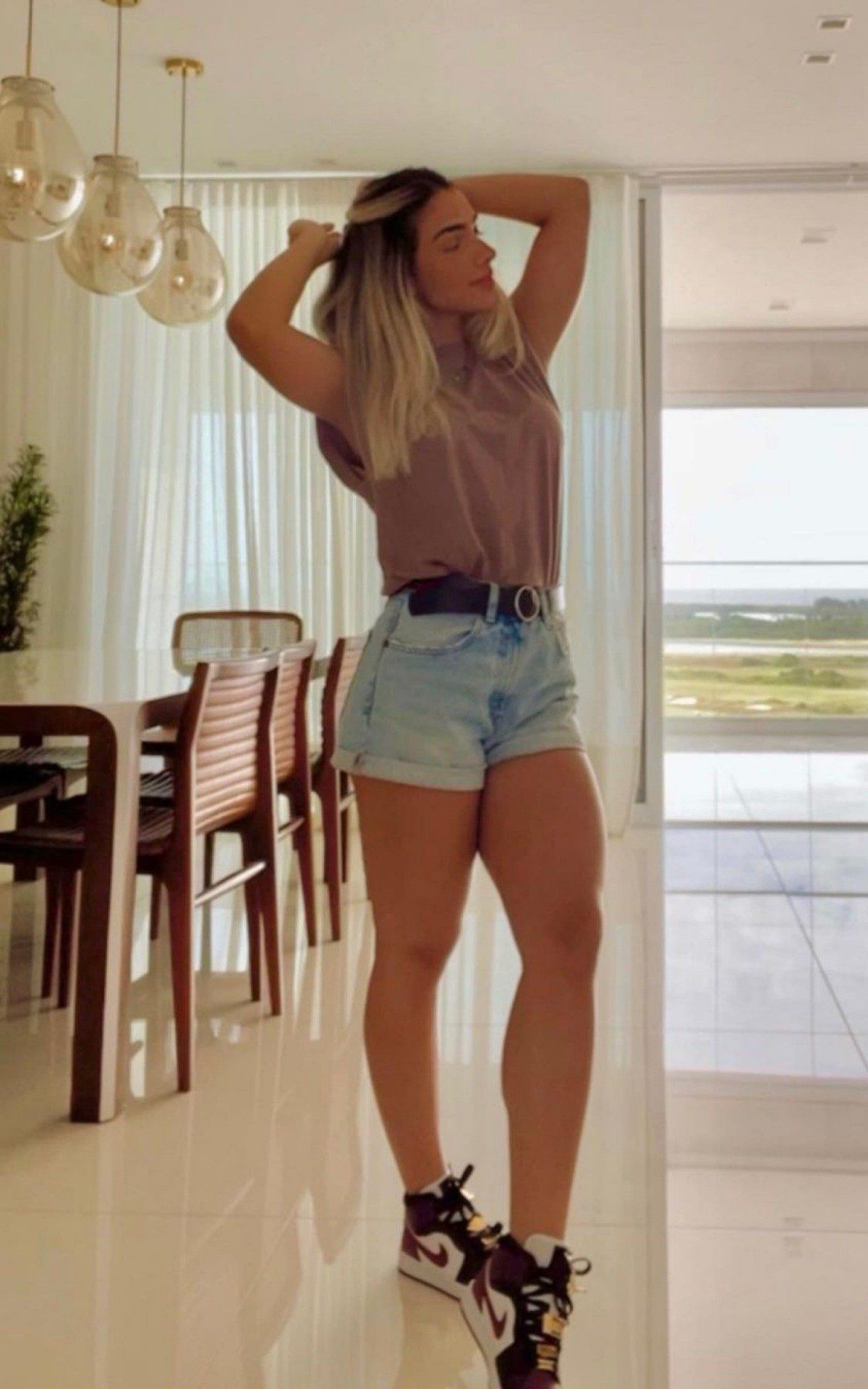 Thain&aacute; Fernandes