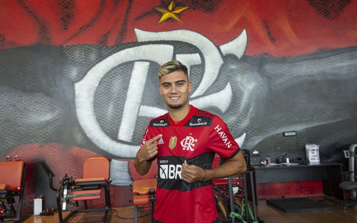Flamengo procura Manchester United para definir futuro de Andreas Pereira