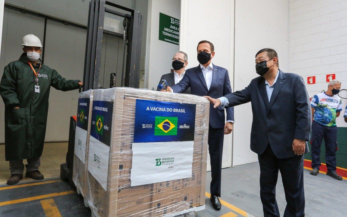 Nova entrega de vacinas CoronaVac ao Ministério da Saúde - Sergio Andrade