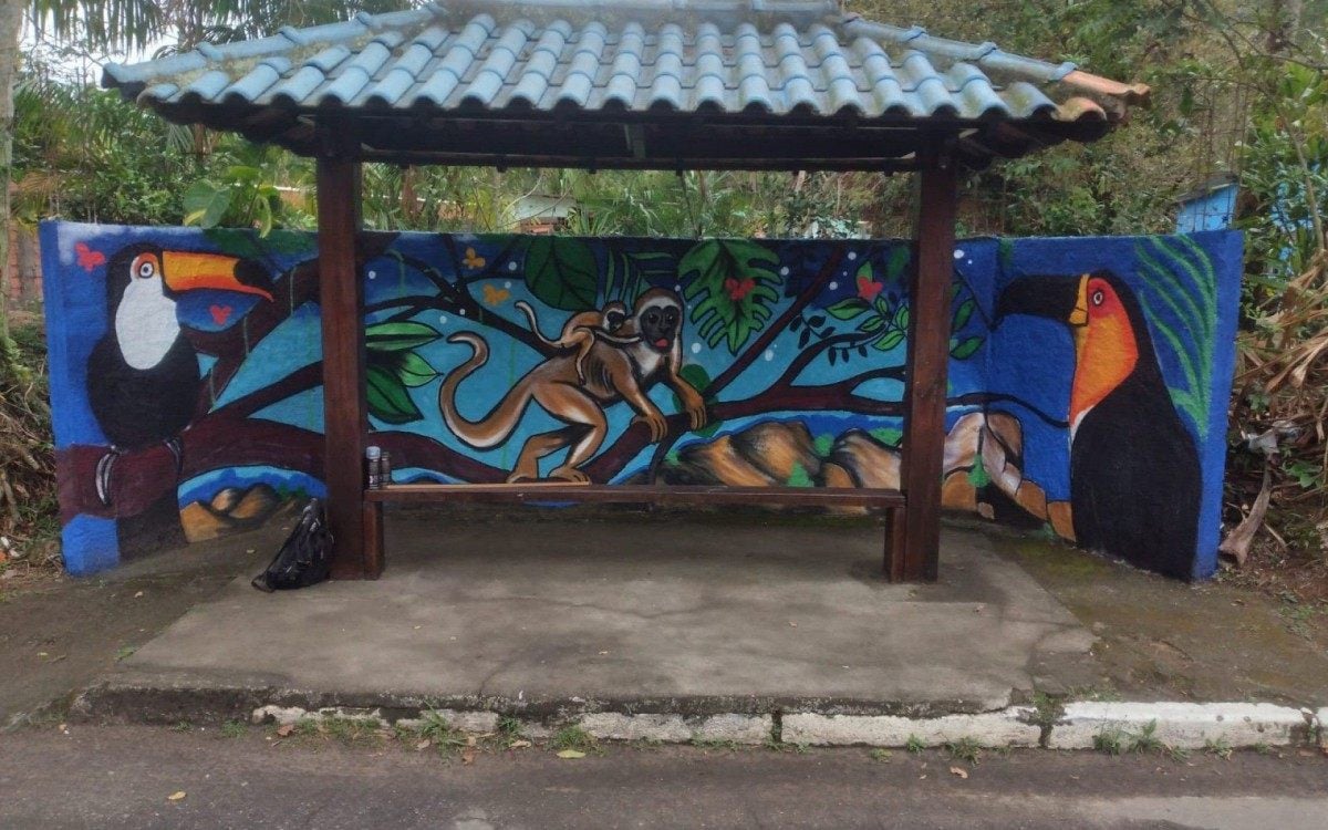 Grafite no ponto de ônibus da Caneca Fina finalizado - Imagem cedida por Johnny Ribeiro