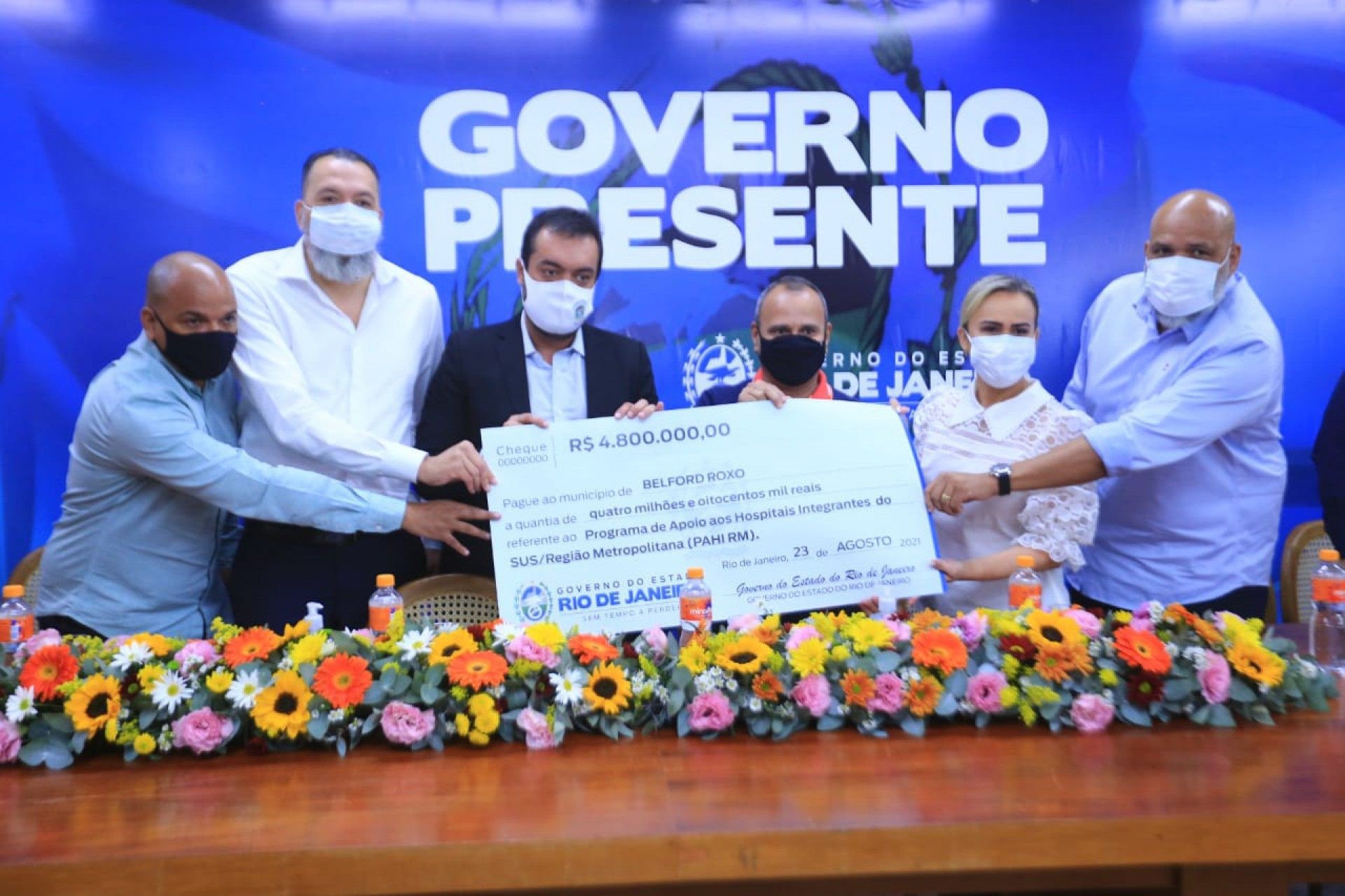 Governador anuncia que Belford Roxo receber&aacute; mais de R$ 335 milh&otilde;es da concess&atilde;o dos servi&ccedil;os de saneamento