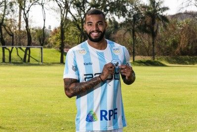 Clube da Série B anuncia atacante revelado no Flamengo