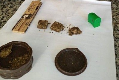 Cardoso Moreira: 29º BPM apreende maconha e dichavador com motorista de 21 anos
