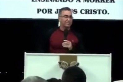 Pastor faz pregação com discurso racista e homofóbico: 'Igreja não levanta placa para negro e veado'