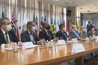 Governadores criticam Bolsonaro, mas defendem audiência entre os poderes para diminuir tensão