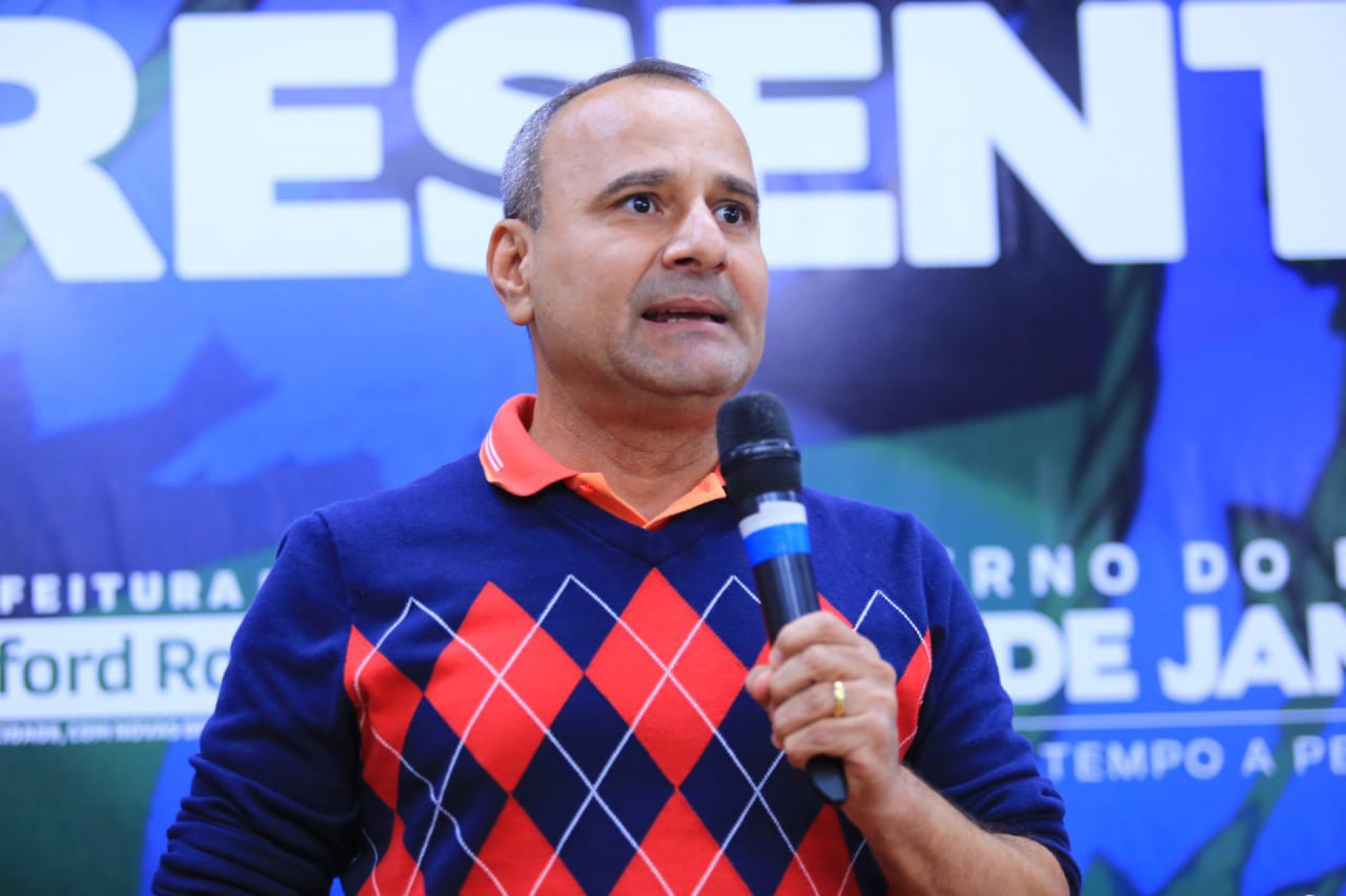 O prefeito Waguinho enfatizou que utilizar&aacute; os recursos com obras em diversos bairros - Rafael Barreto / PMBR