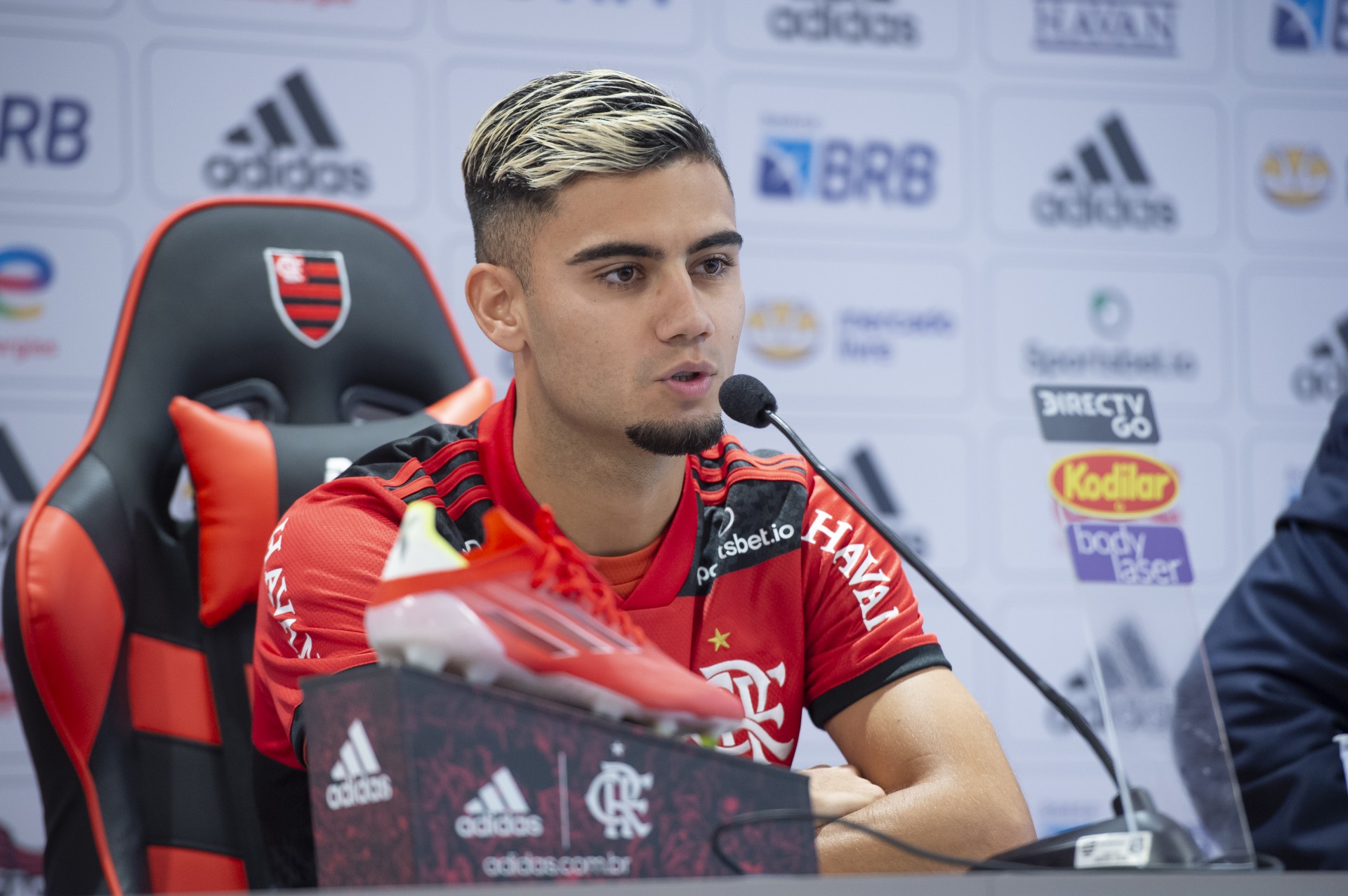 Andreas Pereira participa de coletivo, e comissão técnica do Flamengo planeja relacioná-lo contra o Grêmio