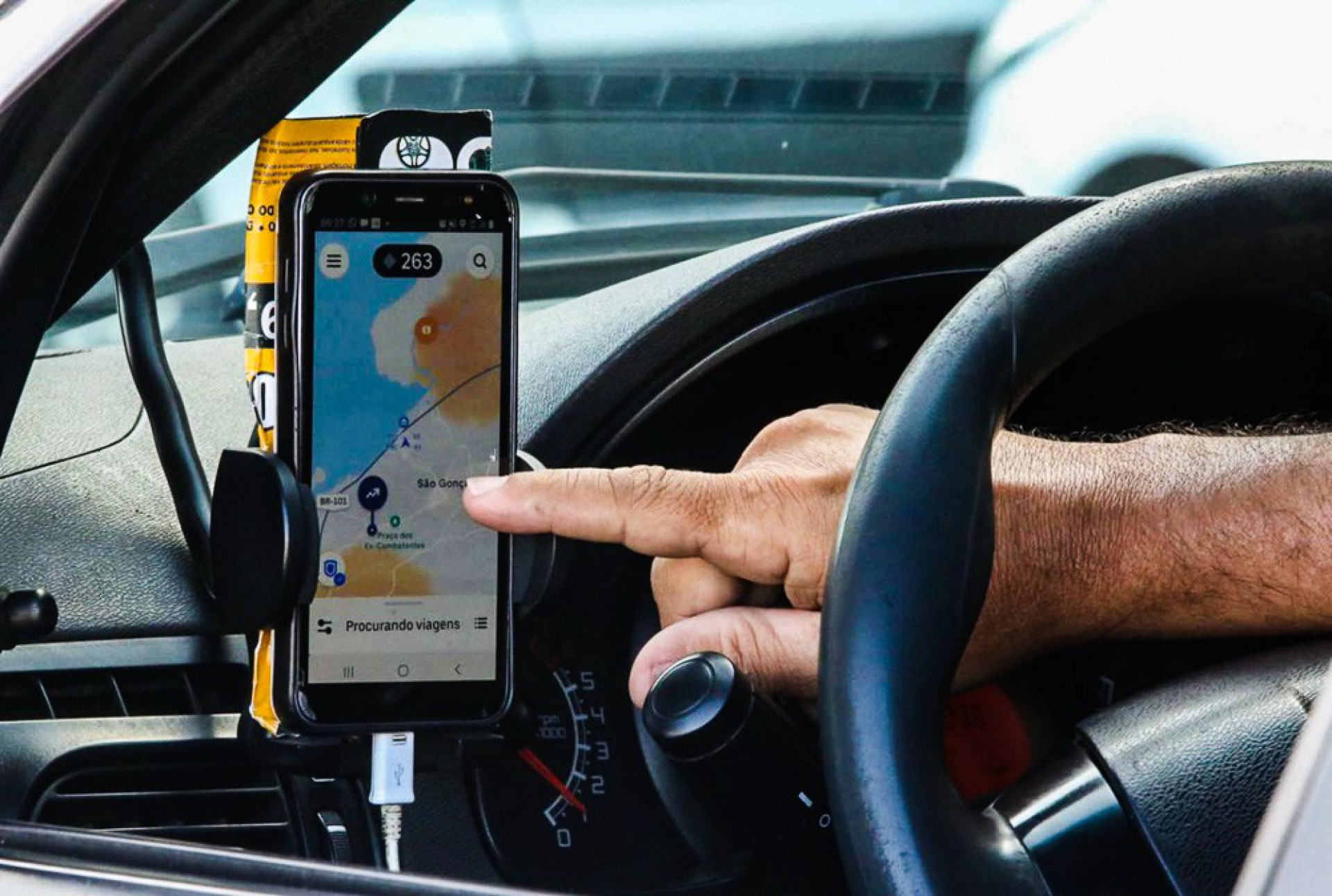 Uber doará R$ 200 mil em viagens para gonçalenses se vacinarem