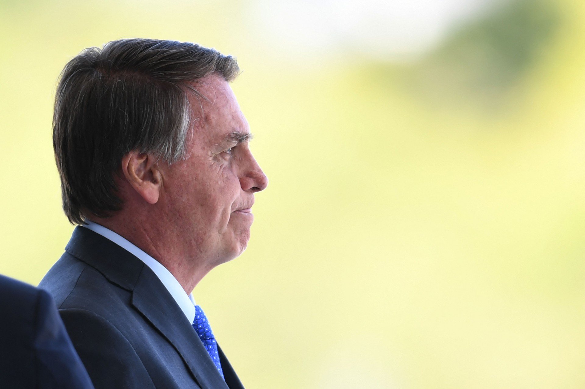 Aprovação do governo Bolsonaro atinge mínima de 27%, afirma pesquisa