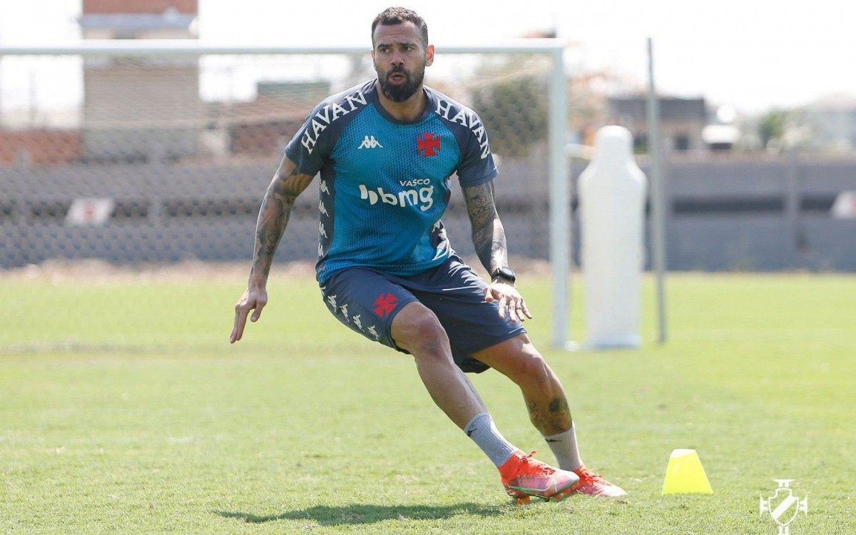 Leandro Castan voltou a treinar no campo - Rafael Ribeiro/Vasco