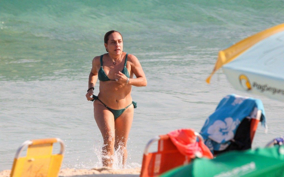 Cissa Guimarães curte dia de praia em Ipanema, na Zona Sul do Rio - Ag. News