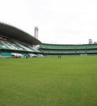 Prefeitura libera jogos de futebol e Curitiba pode ter três jogos