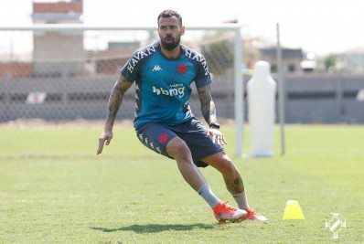 Castan e Daniel Amorim voltam a treinar com o grupo do Vasco