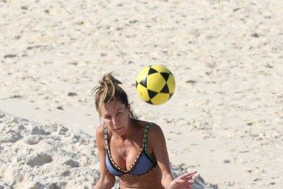 Bárbara Coelho mostra talento no futevôlei