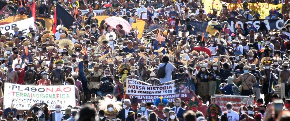Indígenas protestam em Brasília por audiência crucial sobre demarcação de terras