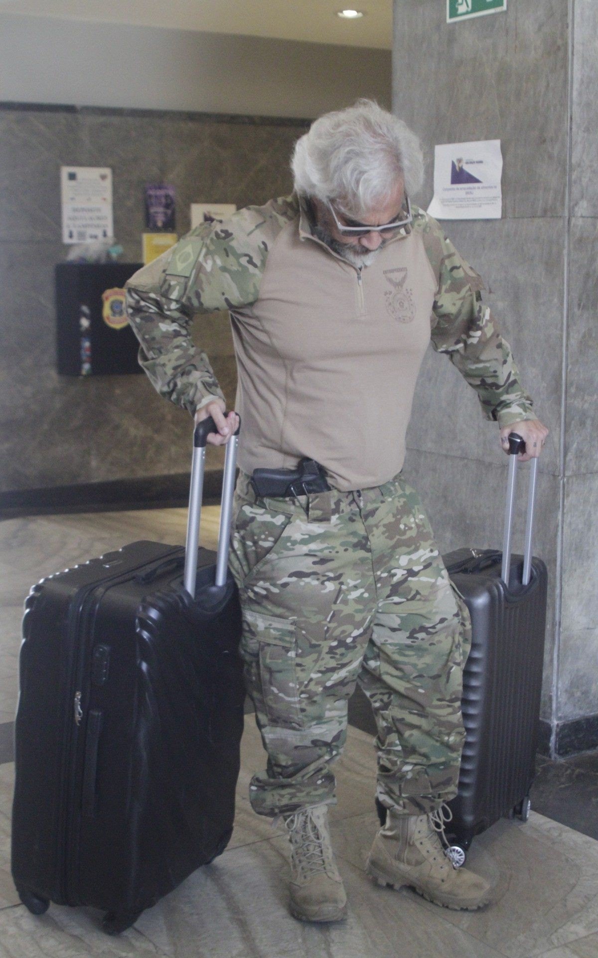 Glaidson Acácio, dono da GAS Consultoria, é investigado por movimentar 'cifras bilionárias' em esquema de pirâmide no mercado de criptmoedas. Um carro forte foi necessário para recolher o dinheiro. Barras de ouro e carros de luxo também foram apreendidos. - Marcos Porto