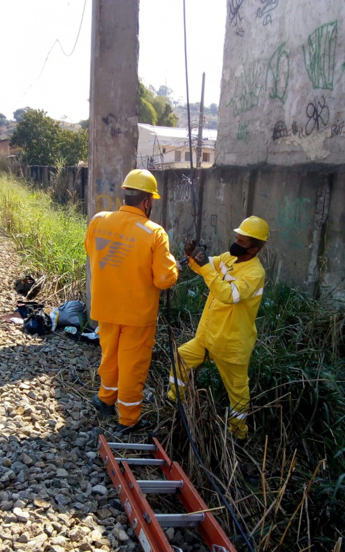 T&eacute;cnicos da Supervia fizeram reparos no ramal Japeri