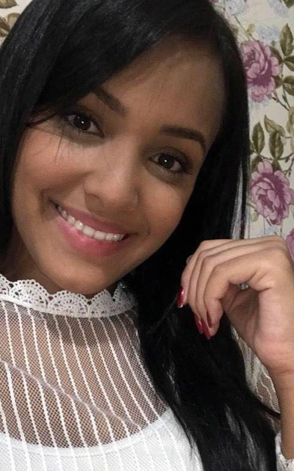 Larissa Duarte de Lima não resistiu após uma colisão com um carro carro. Ela estava na garupa de uma moto e bateu com a cabeça no chão durante a batida - Reprodução