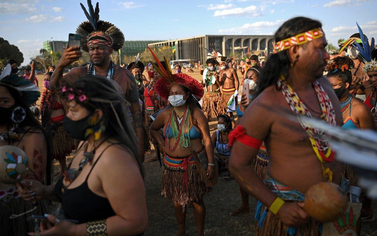 Indígenas protestam em Brasília por audiência crucial sobre demarcação de terras