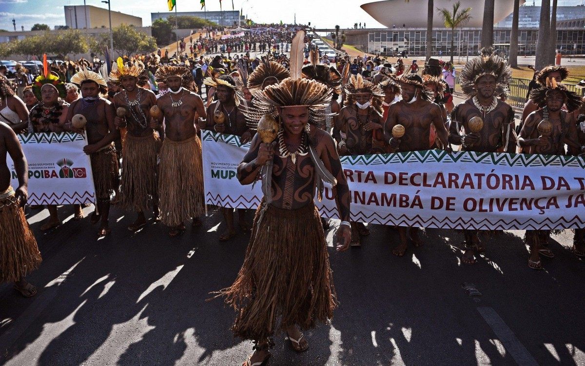 Indígenas protestam em Brasília por audiência crucial sobre demarcação de terras