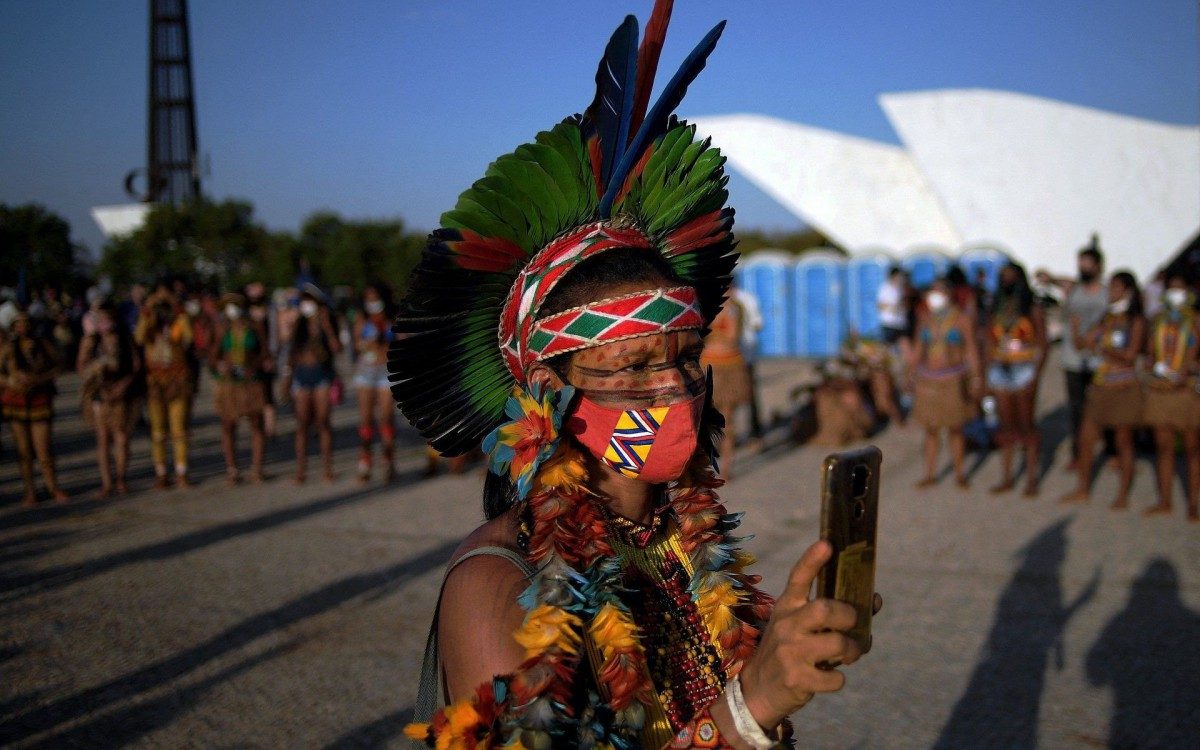 Indígenas protestam em Brasília por audiência crucial sobre demarcação de terras