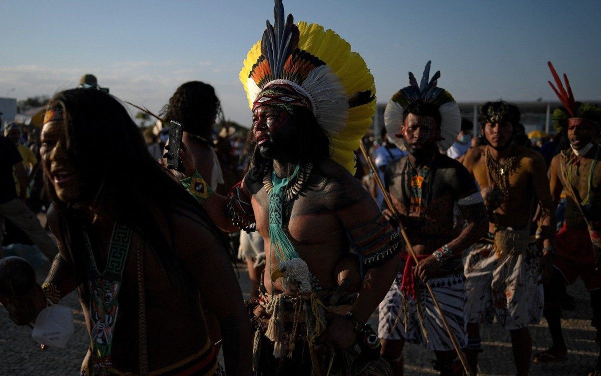 Indígenas protestam em Brasília por audiência crucial sobre demarcação de terras