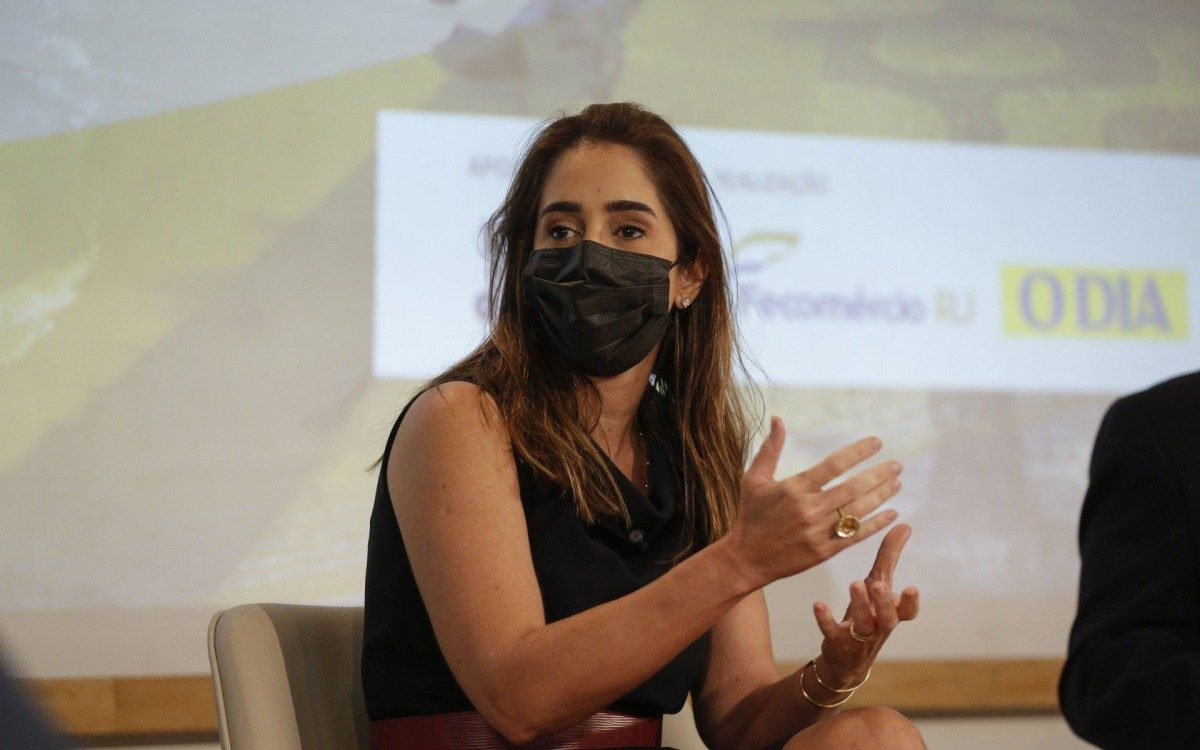 Roberta Werner (CEO do Rio Convention & Visitors Bureau), Ant&ocirc;nia Leite Barbosa (Subsecret&aacute;ria de Promo&ccedil;&atilde;o de Eventos do Munic&iacute;pio do Rio), S&eacute;rgio Ricardo de Almeida (presidente da TurisRio), Adriana de Carvalho (Assessora de Turismo da Fecom&eacute;rcio) e Cristiano Botinha (S&oacute;cio e Diretor da Vertical de M&uacute;sica V3A).