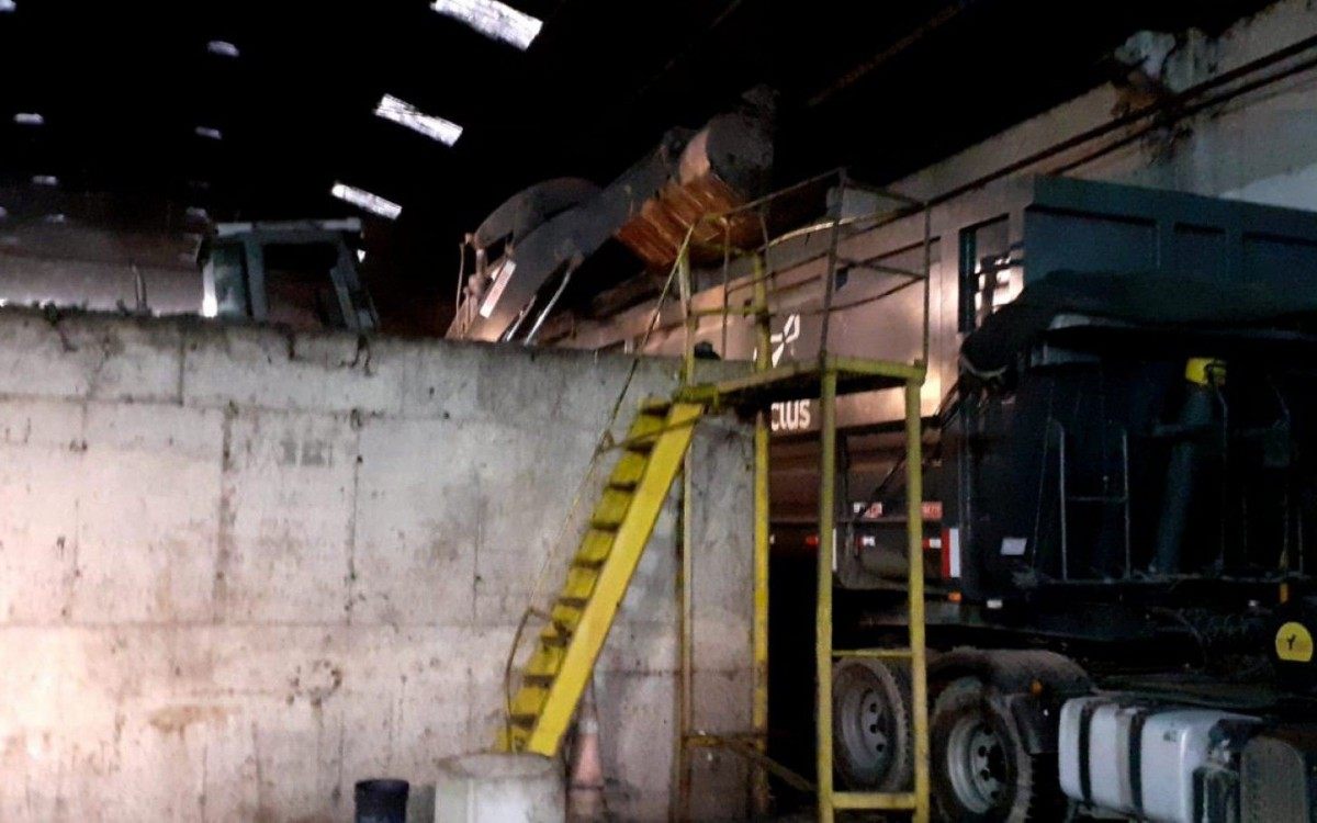 Lixão foi desativado e esvaziado nesta quarta-feira - Divulgação/Comlurb