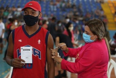 Quissamã vacina 500 adolescentes de 16 e 17 anos contra a Covid-19