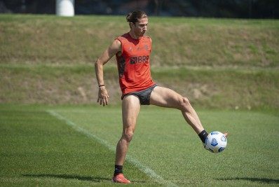 Flamengo divulga que exame de Filipe Luís constatou lesão na panturrilha