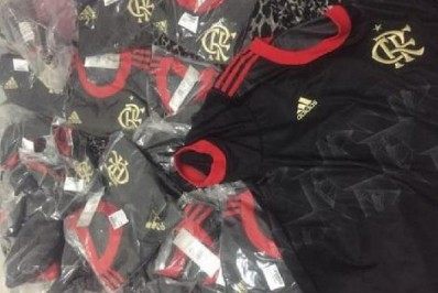 Motorista é preso por desviar 500 camisas oficiais do Flamengo
